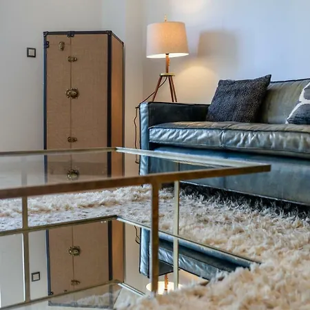 White Cozy Apartment *